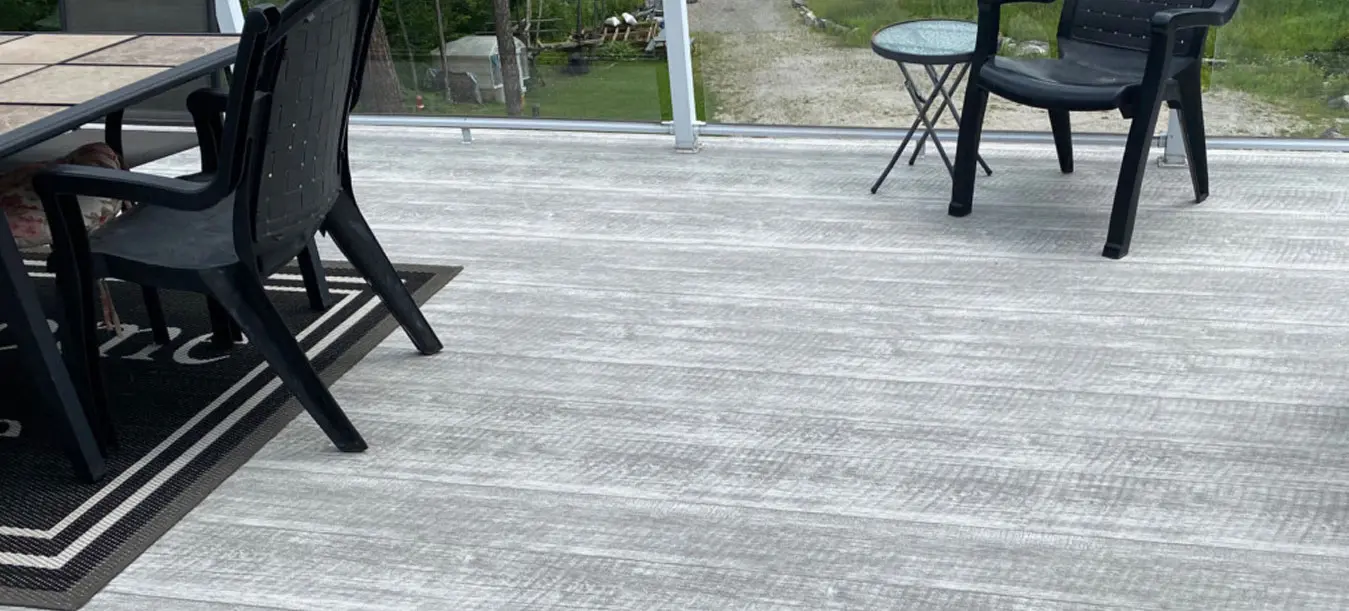 vinyl-deck